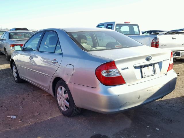 4T1BE32K93U158372 - 2003 TOYOTA CAMRY LE ვერცხლისფერი ფოტო 3