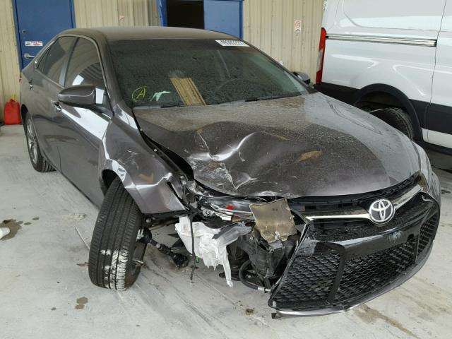 4T1BF1FKXHU775976 - 2017 TOYOTA CAMRY LE GRAY photo 1