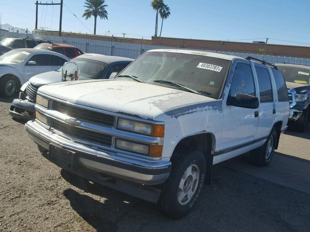 1GNEK13K6SJ390030 - 1995 CHEVROLET TAHOE K150 WHITE photo 2