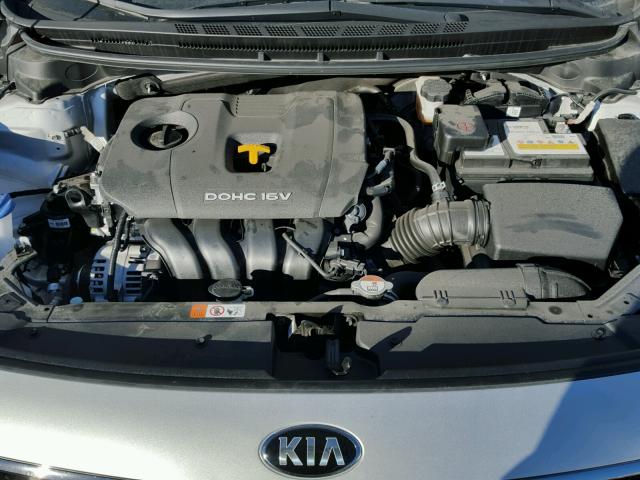 3KPFK4A75HE131127 - 2017 KIA FORTE LX SILVER photo 7