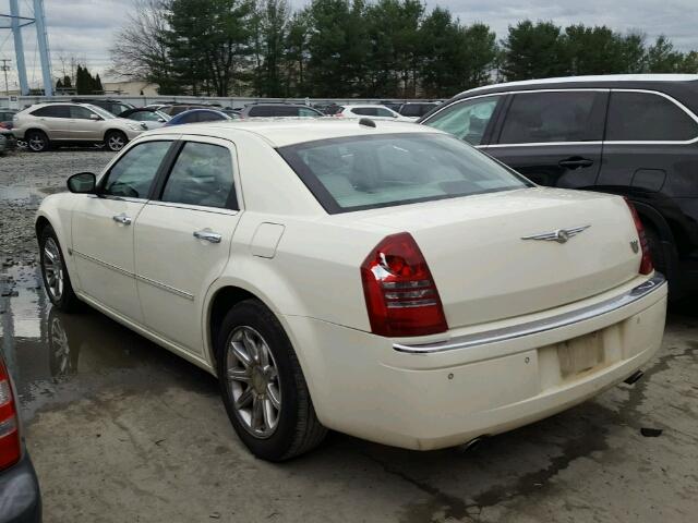 2C3AA63H75H546307 - 2005 CHRYSLER 300C WHITE photo 3