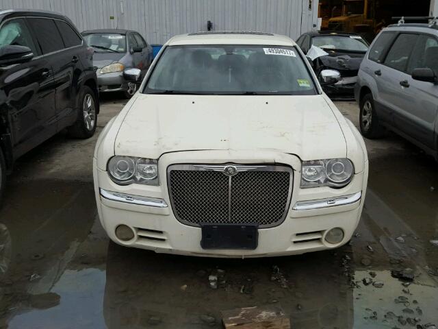 2C3AA63H75H546307 - 2005 CHRYSLER 300C WHITE photo 9