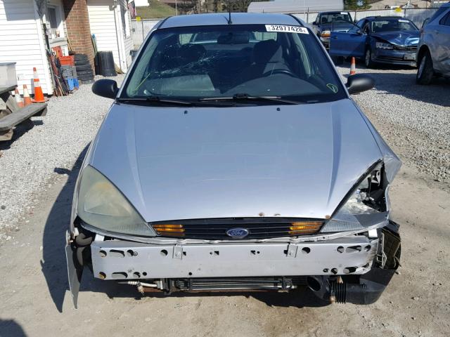 1FAFP38Z44W130575 - 2004 FORD FOCUS ZTS SILVER photo 9