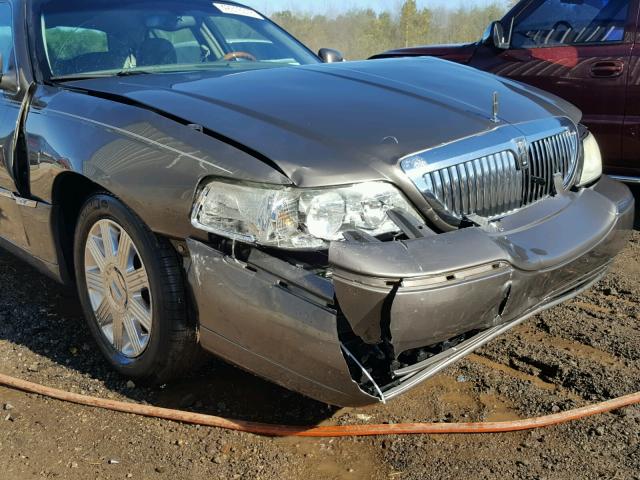 1LNHM83W14Y635494 - 2004 LINCOLN TOWN CAR U GRAY photo 9