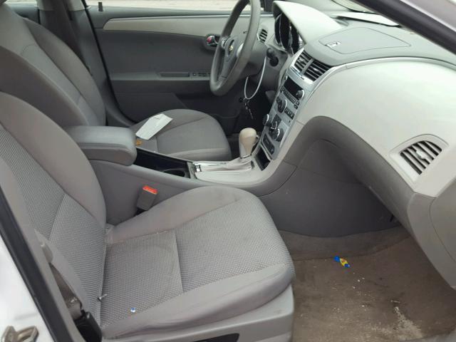 1G1ZA5EU8BF311763 - 2011 CHEVROLET MALIBU LS WHITE photo 5