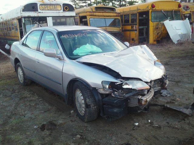 1HGCG6652XA087792 - 1999 HONDA ACCORD LX SILVER photo 1