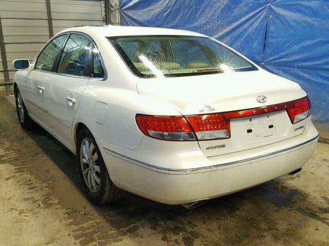 KMHFC46F66A134174 - 2006 HYUNDAI AZERA SE WHITE photo 3