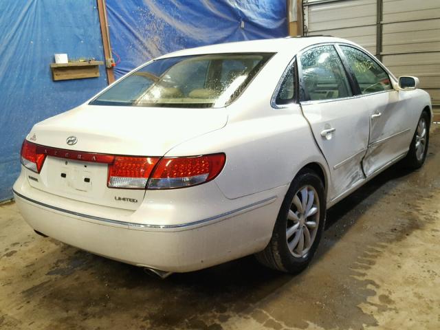 KMHFC46F66A134174 - 2006 HYUNDAI AZERA SE WHITE photo 4