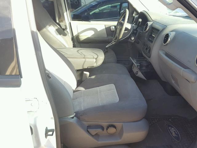 1FMRU15W54LB53455 - 2004 FORD EXPEDITION WHITE photo 5