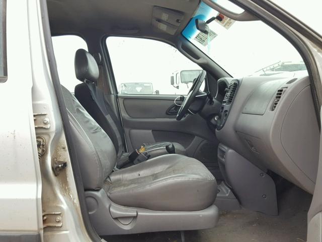 1FMYU01B42KA17250 - 2002 FORD ESCAPE XLS SILVER photo 5