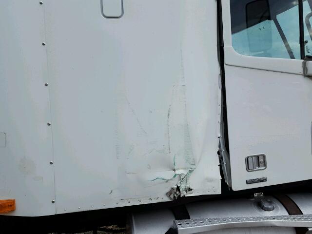 1FUJA6CV35LN56197 - 2005 FREIGHTLINER CONVENTION WHITE photo 9