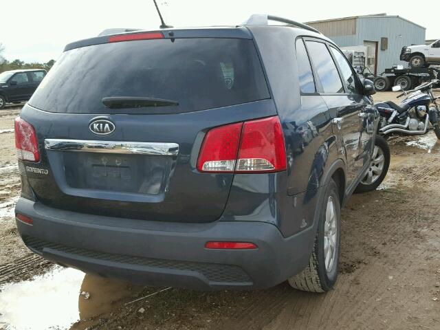 5XYKT4A29BG118438 - 2011 KIA SORENTO BA GRAY photo 4