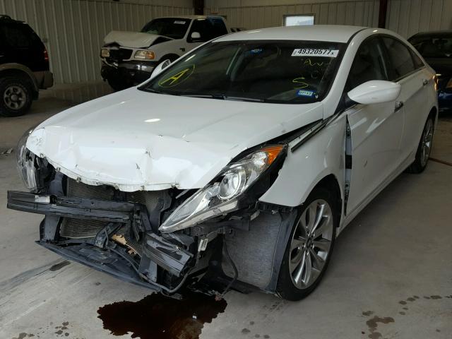 5NPEC4AC7CH364940 - 2012 HYUNDAI SONATA SE WHITE photo 2