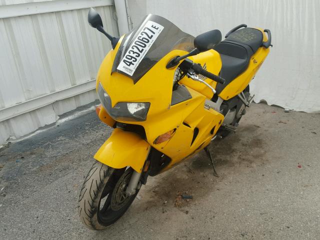 JH2RC4606YM200342 - 2000 HONDA VFR800 F1 YELLOW photo 2