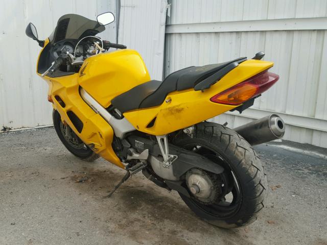 JH2RC4606YM200342 - 2000 HONDA VFR800 F1 YELLOW photo 3