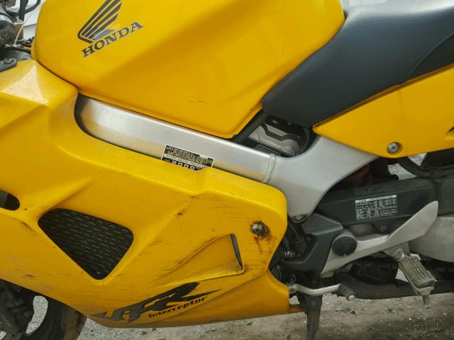 JH2RC4606YM200342 - 2000 HONDA VFR800 F1 YELLOW photo 9