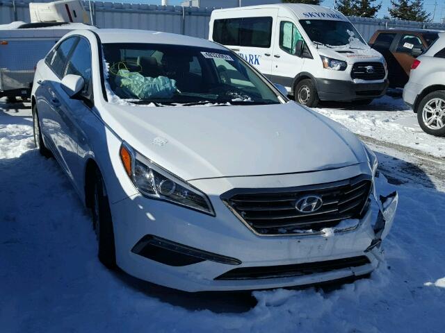 5NPE24AFXFH097973 - 2015 HYUNDAI SONATA SE WHITE photo 1