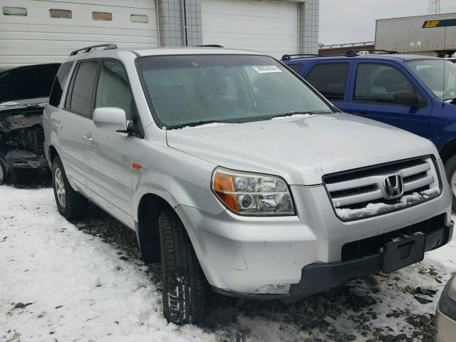 5FNYF18426B015480 - 2006 HONDA PILOT EX SILVER photo 1