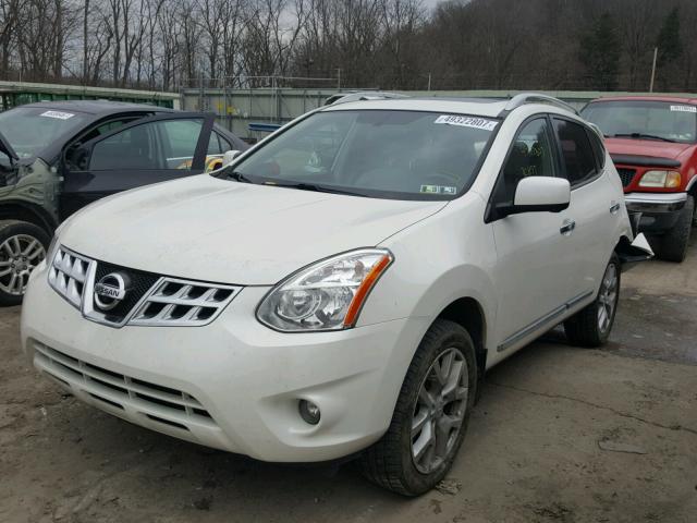 JN8AS5MV6DW646829 - 2013 NISSAN ROGUE S WHITE photo 2