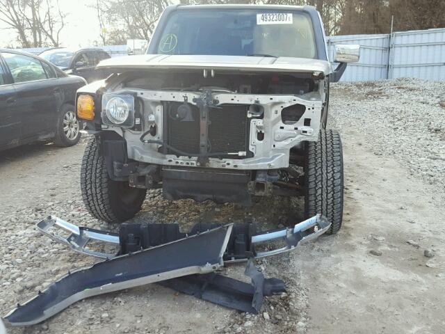 5GTDN13E878183345 - 2007 HUMMER H3 GRAY photo 9