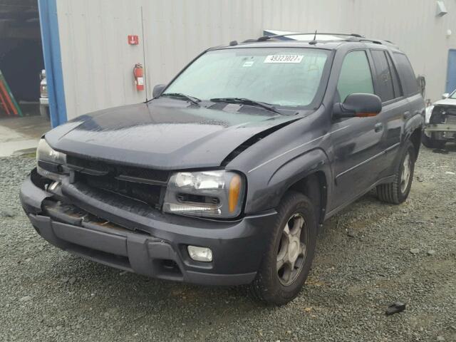 1GNDT13S652328859 - 2005 CHEVROLET TRAILBLAZE CHARCOAL photo 2