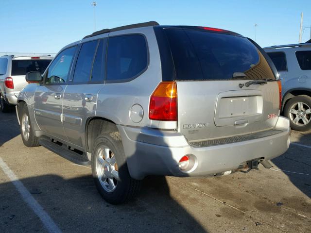 1GKDT13S342185946 - 2004 GMC ENVOY SILVER photo 3