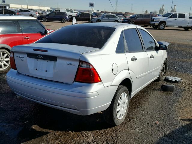 1FAFP34N76W189867 - 2006 FORD FOCUS ZX4 SILVER photo 4