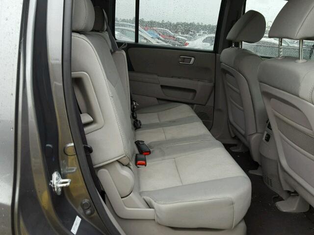 5FNYF3H24BB027117 - 2011 HONDA PILOT LX GRAY photo 6