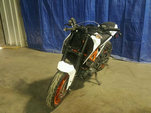 MD2JPJ402HC232619 - 2017 KTM 390 DUKE TWO TONE photo 2