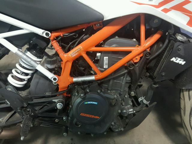 MD2JPJ402HC232619 - 2017 KTM 390 DUKE TWO TONE photo 7