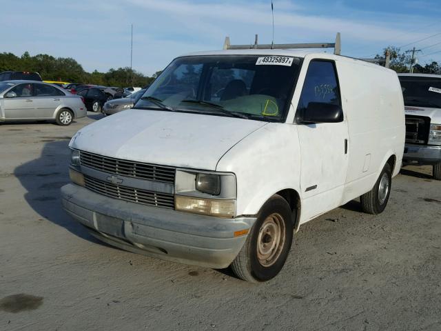 1GCDM19WXTB193415 - 1996 CHEVROLET ASTRO WHITE photo 2