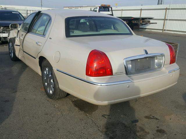 1LNHM83W43Y630949 - 2003 LINCOLN TOWN CAR C BEIGE photo 3