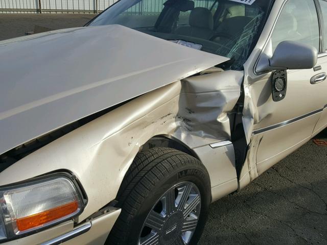 1LNHM83W43Y630949 - 2003 LINCOLN TOWN CAR C BEIGE photo 9