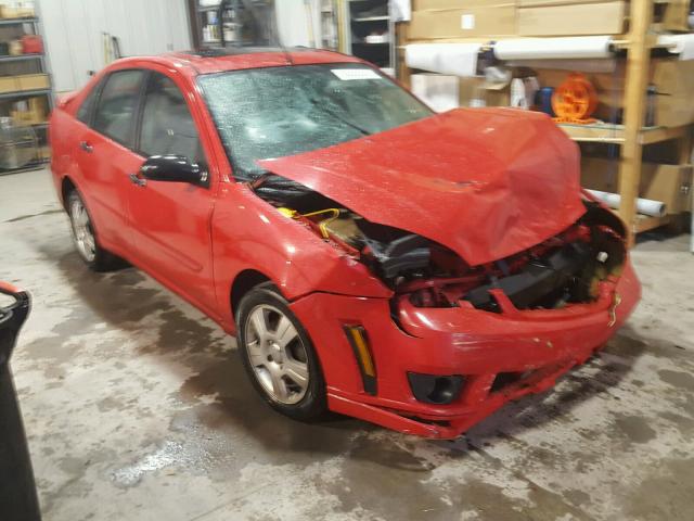 1FAHP34N37W116957 - 2007 FORD FOCUS ZX4 RED photo 1