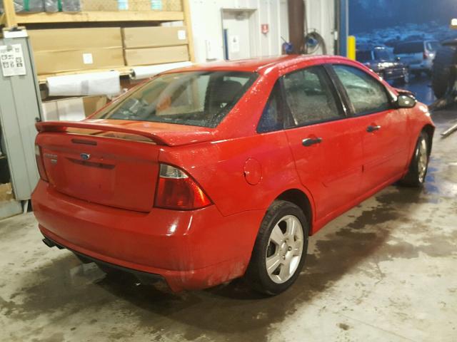 1FAHP34N37W116957 - 2007 FORD FOCUS ZX4 RED photo 4