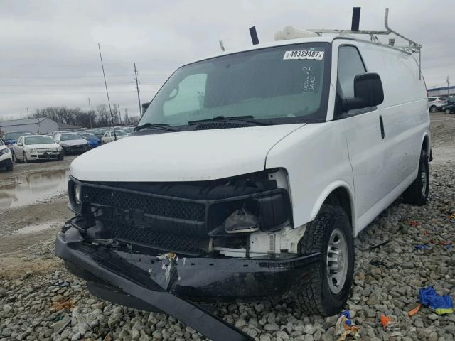 1GCWGFCFXF1143596 - 2015 CHEVROLET EXPRESS G2 WHITE photo 2