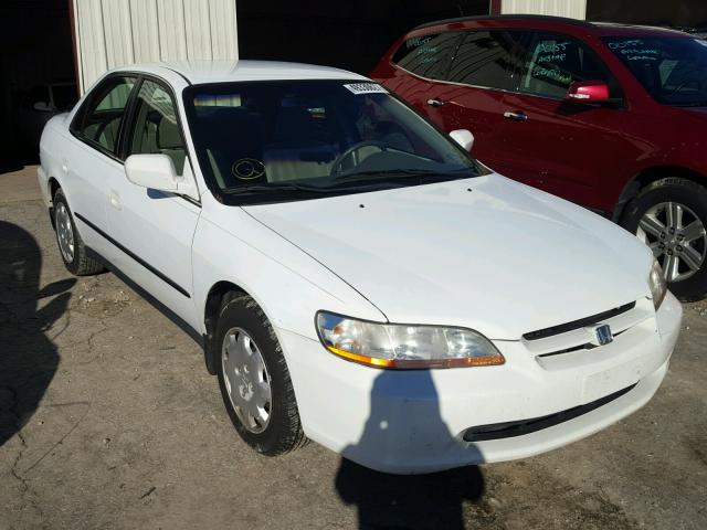 1HGCG5644XA116159 - 1999 HONDA ACCORD LX WHITE photo 1