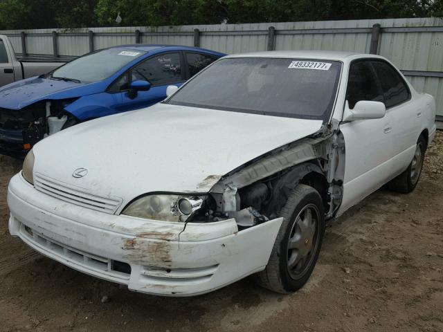 JT8BF12G0T0137921 - 1996 LEXUS ES 300 WHITE photo 2