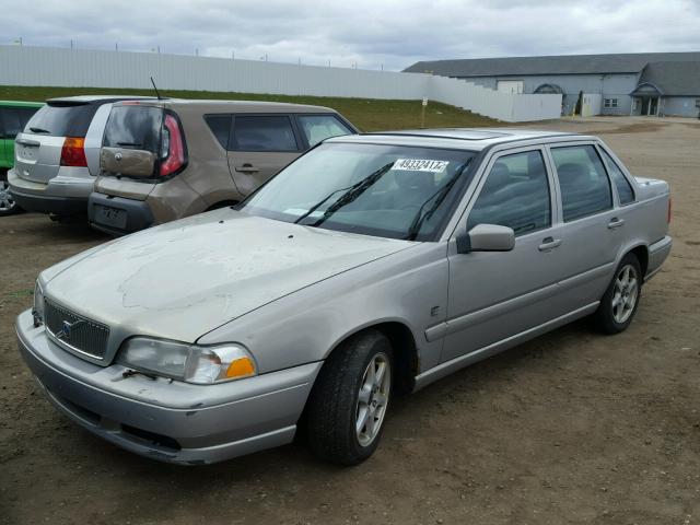 YV1LS55A8X2615331 - 1999 VOLVO S70 SILVER photo 2