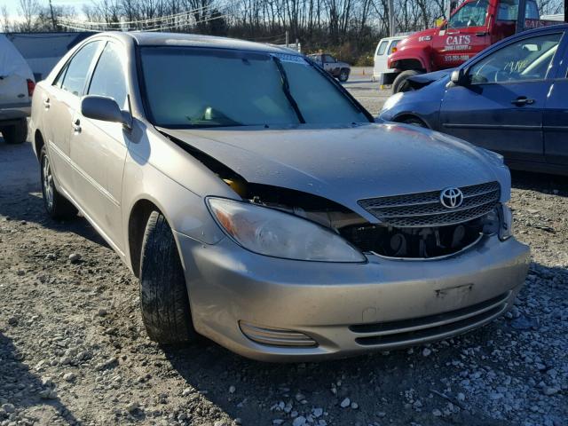 JTDBE30K720009620 - 2002 TOYOTA CAMRY LE GOLD photo 1