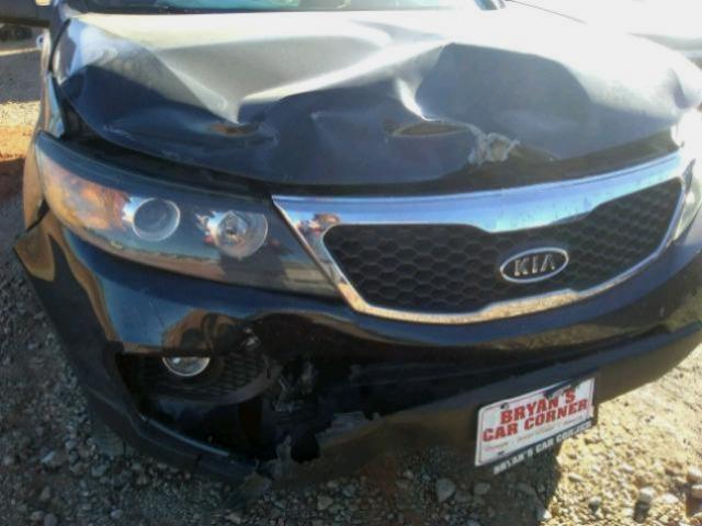 5XYKT4A63DG355822 - 2013 KIA SORENTO LX BLACK photo 9