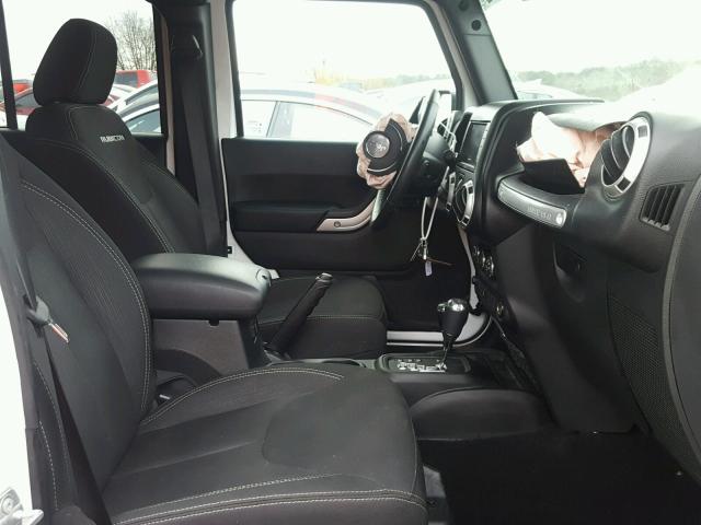 1C4BJWFG0GL230224 - 2016 JEEP WRANGLER U WHITE photo 5