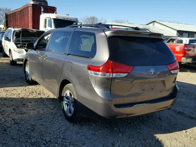 5TDKK3DC1ES490073 - 2014 TOYOTA SIENNA LE SILVER photo 3