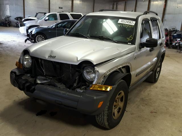 1J4GL48K25W641040 - 2005 JEEP LIBERTY SP SILVER photo 2