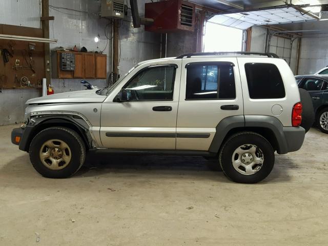 1J4GL48K25W641040 - 2005 JEEP LIBERTY SP SILVER photo 9