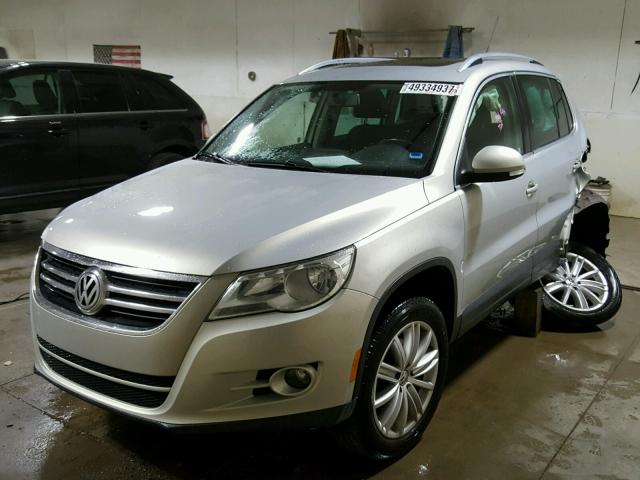 WVGBV75N89W545182 - 2009 VOLKSWAGEN TIGUAN SE SILVER photo 2