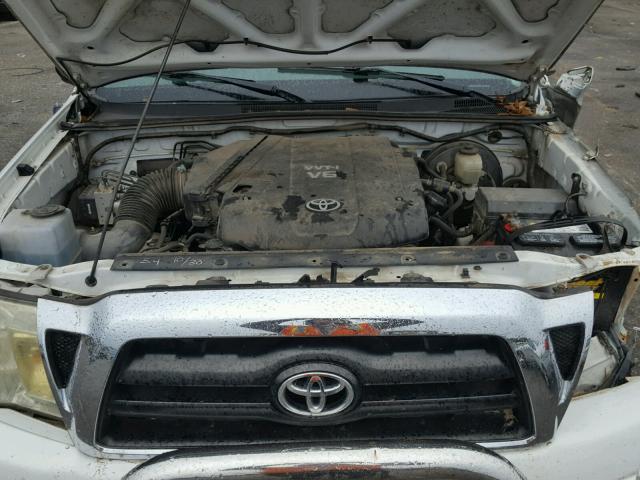 3TMJU62NX8M066245 - 2008 TOYOTA TACOMA DOU WHITE photo 7