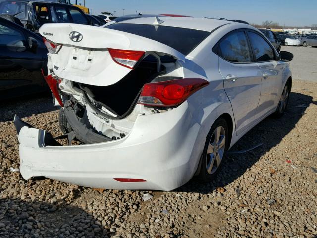 5NPDH4AE8DH393007 - 2013 HYUNDAI ELANTRA GL WHITE photo 4