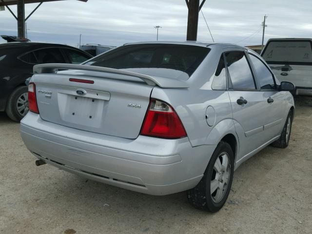 1FAHP34N55W237180 - 2005 FORD FOCUS ZX4 SILVER photo 4