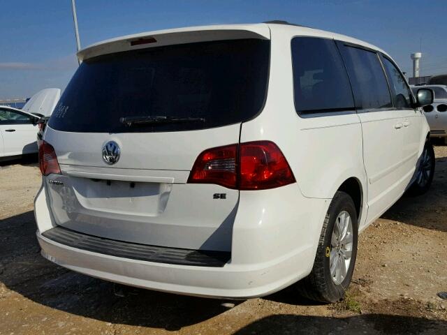 2C4RVABG4CR127594 - 2012 VOLKSWAGEN ROUTAN SE WHITE photo 4